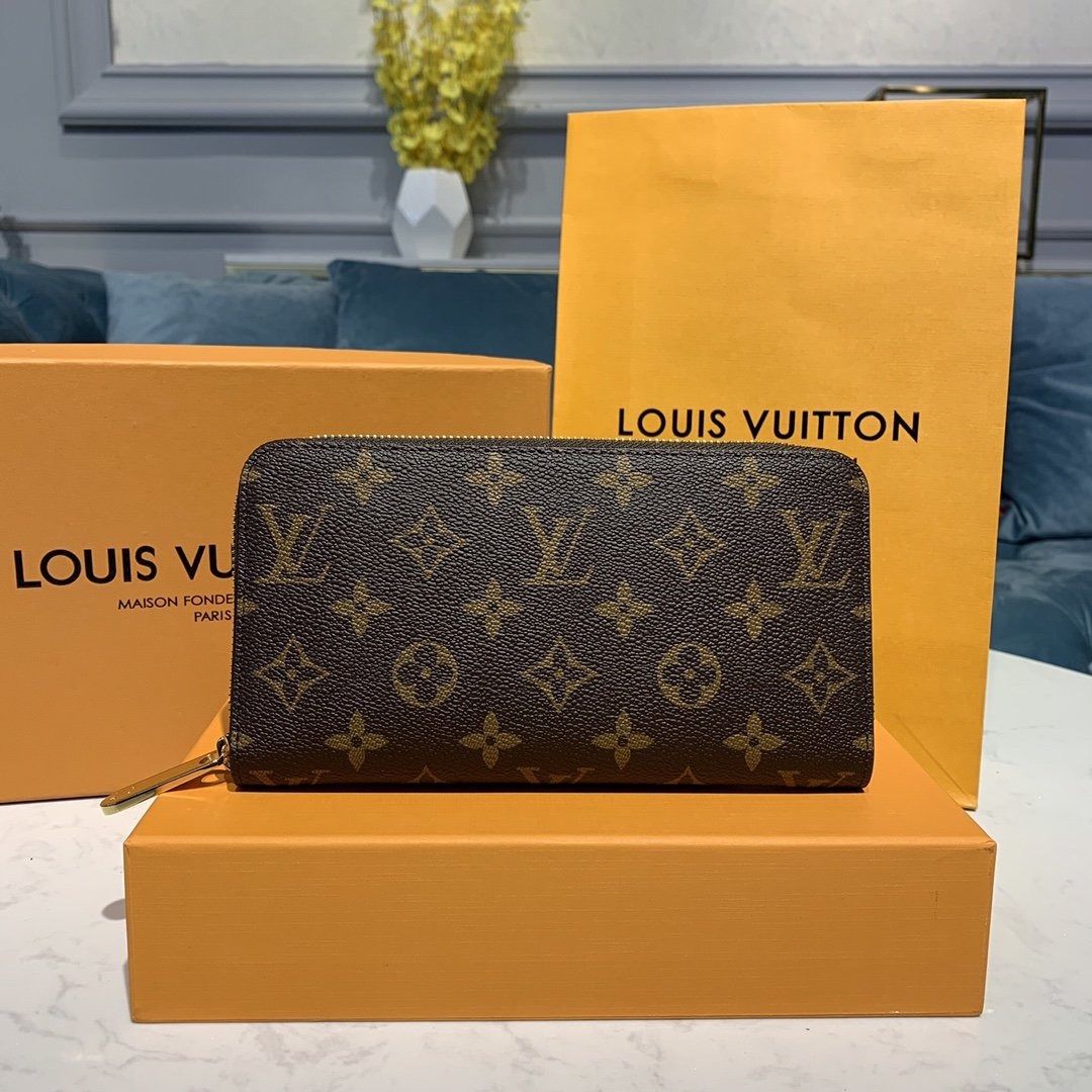 Louis Vuitton Zippy Wall
